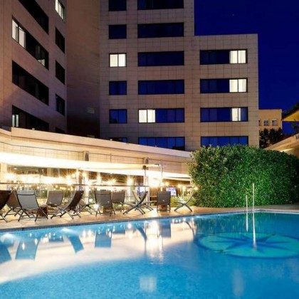 Descubre Barcelona y alójate en un hotel de diseño con desayuno incluido