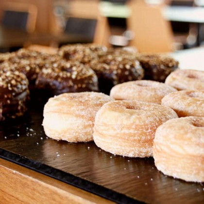 Descubre Barcelona y alójate en un hotel de diseño con desayuno incluido