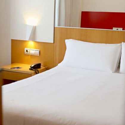 Descubre Barcelona y alójate en un hotel de diseño con desayuno incluido