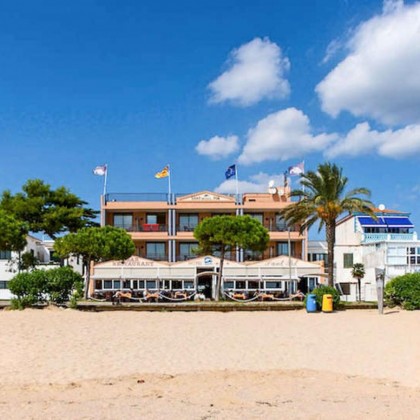 Disfruta del mediterráneo y de una cena en pareja en primera línea del mar