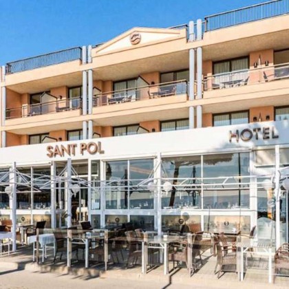 Disfruta del mediterráneo y de una cena en pareja en primera línea del mar