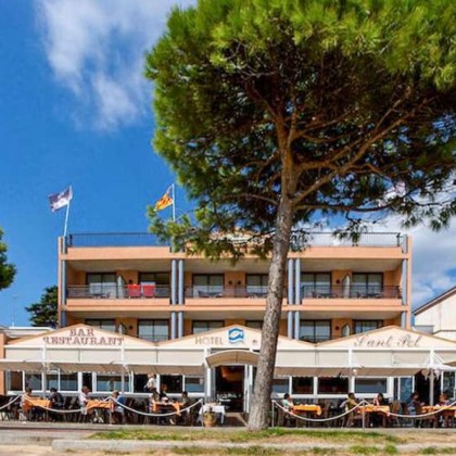 Disfruta del mediterráneo y de una cena en pareja en primera línea del mar