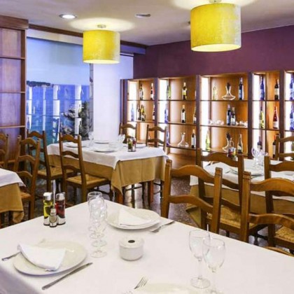 Disfruta del mediterráneo y de una cena en pareja en primera línea del mar