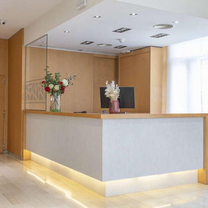 Recorre las calles de Madrid y desconecta en un hotel con terraza solarium