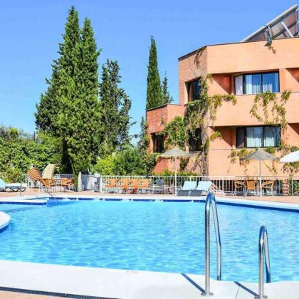 Escapada romántica con bombones, botella de cava y mucho más en Granada