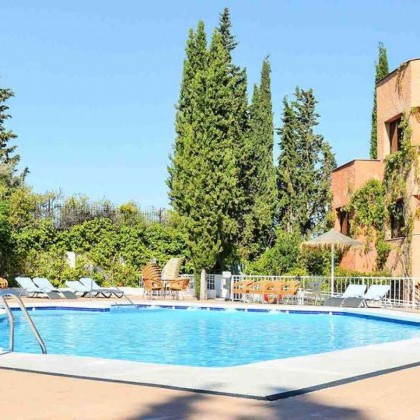 Escapada romántica con bombones, botella de cava y mucho más en Granada
