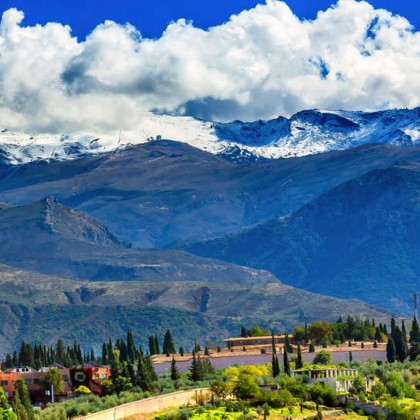 Escapada romántica con bombones, botella de cava y mucho más en Granada