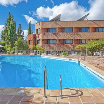 Escapada romántica con bombones, botella de cava y mucho más en Granada