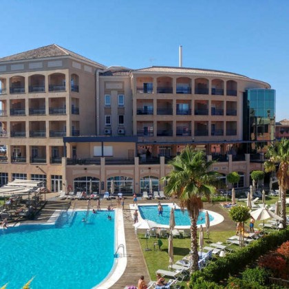 Escapada en Media Pensión con Spa y valores añadidos gratuitos en un resort de Islantilla