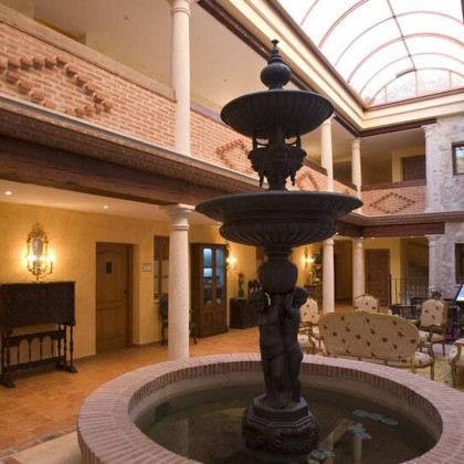 Desayuna en un castillo que domina el valle del Duero