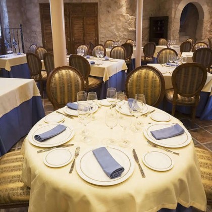 Desayuna en un castillo que domina el valle del Duero