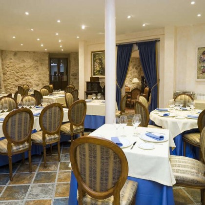 Desayuna en un castillo que domina el valle del Duero