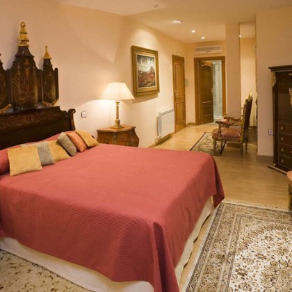 Desayuna en un castillo que domina el valle del Duero