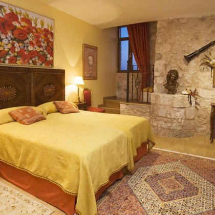Desayuna en un castillo que domina el valle del Duero