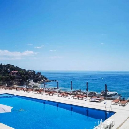 Especial vistas al mar en la Costa Brava: desayuno, cena y cava