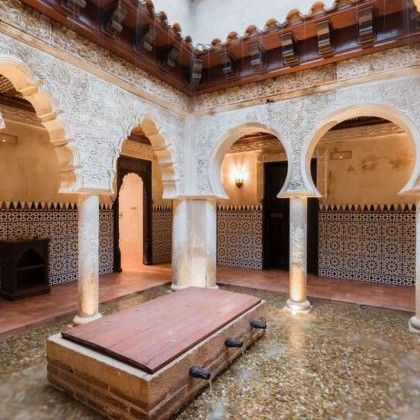 Escapade VIP : accès aux thermes, dîner, rose, bougies, fruits au chocolat et bien plus encore