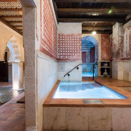 Escapade VIP : accès aux thermes, dîner, rose, bougies, fruits au chocolat et bien plus encore