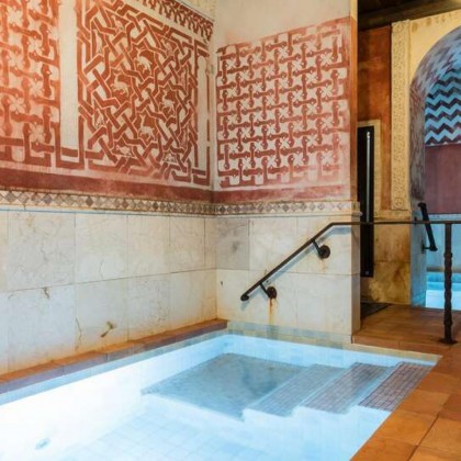 Escapade VIP : accès aux thermes, dîner, rose, bougies, fruits au chocolat et bien plus encore
