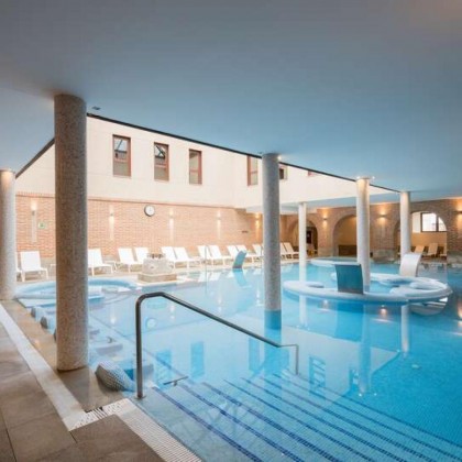 Escapade VIP : accès aux thermes, dîner, rose, bougies, fruits au chocolat et bien plus encore