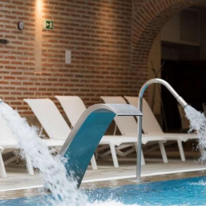 Escapada VIP: acceso termal, cena, rosa, velas, fruta con chocolate y mucho más