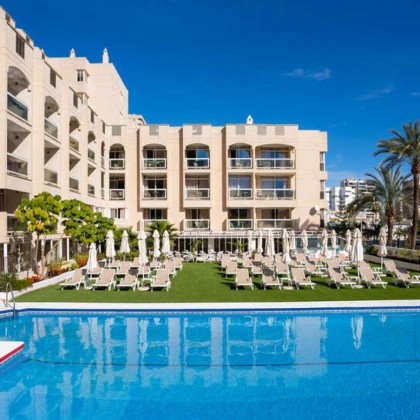 Escapada en Torremolinos en Junior Suite vista ciudad en media pensión y acceso al área relax