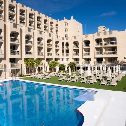 Escapada en Torremolinos en Junior Suite vista ciudad en media pensión y acceso al área relax