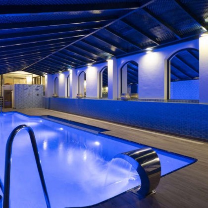 Escapada en Torremolinos en Junior Suite vista ciudad en media pensión y acceso al área relax