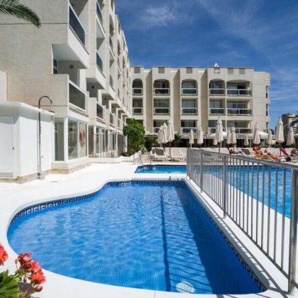Escapada en Torremolinos en Junior Suite vista ciudad en media pensión y acceso al área relax