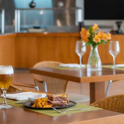 Escapada en Torremolinos en Junior Suite vista ciudad en media pensión y acceso al área relax