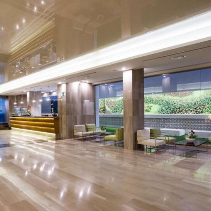 Escapada en Torremolinos en Junior Suite vista ciudad en media pensión y acceso al área relax