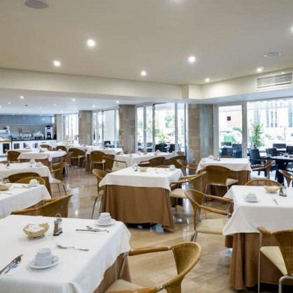 Escapada en Torremolinos en Junior Suite vista ciudad en media pensión y acceso al área relax