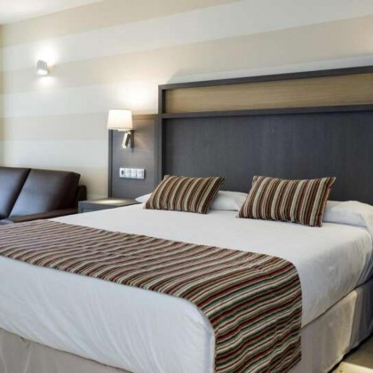 Escapada en Torremolinos en Junior Suite vista ciudad en media pensión y acceso al área relax