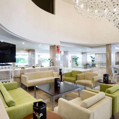 Escapada en Torremolinos en Junior Suite vista ciudad en media pensión y acceso al área relax