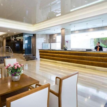 Escapada en Torremolinos en Junior Suite vista ciudad en media pensión y acceso al área relax