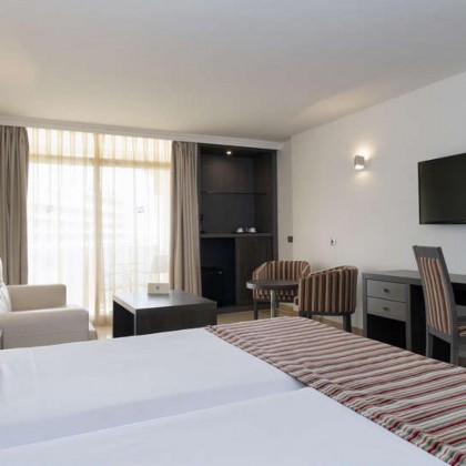 Escapada en Torremolinos en Junior Suite vista ciudad en media pensión y acceso al área relax