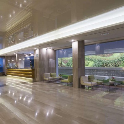 Escapada en Torremolinos en Junior Suite vista ciudad en media pensión y acceso al área relax
