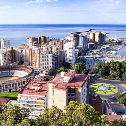 Escapada en Torremolinos en Junior Suite vista ciudad en media pensión y acceso al área relax