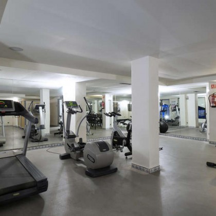 Escapada en Torremolinos en Junior Suite vista ciudad en media pensión y acceso al área relax