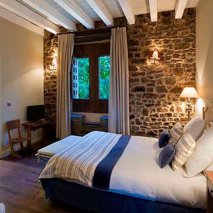 Desconexión en pleno entorno rural con desayuno y en habitación Superior