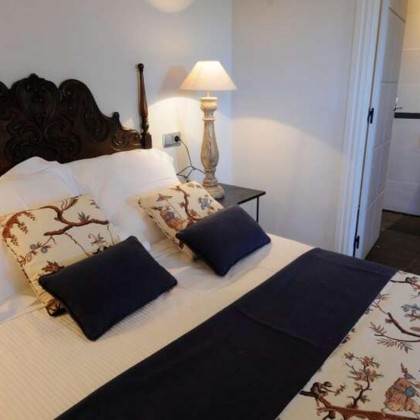 Desconexión en pleno entorno rural con desayuno y en habitación Superior