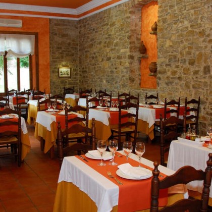 Escapada con media pensión y acceso al balneario en Vallfogona en Riucorb