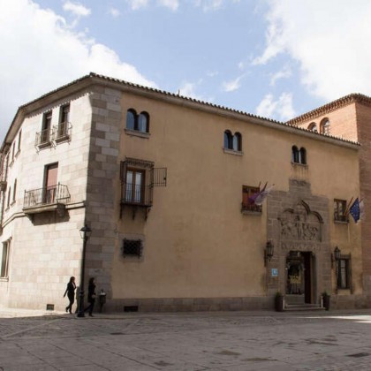 Escapada en un palacio elegante y medieval en Ávila