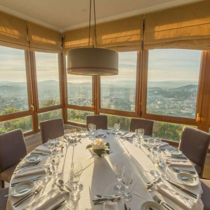 Dner romantique et petit-déjeuner dans une chambre dhtel avec vue sur Braga 2 nuits