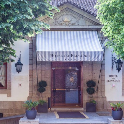 Dner romantique et petit-déjeuner dans une chambre dhtel avec vue sur Braga 2 nuits