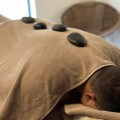 Regalo de Masaje con Piedras Calientes en Be Aloe Wellness