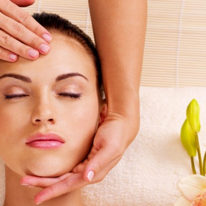 Regalo de Cielo y Tierra | Masaje Craneofacial + Reflexología + Mascarilla Facial Hidratante en Spa Bull Vital Suites