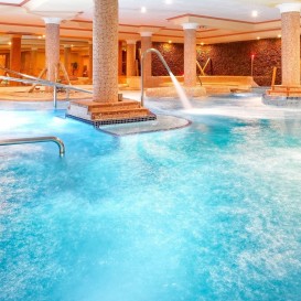 Regalo de Especial Navidad | Circuito Spa + Masaje con Piedras Calientes | Para 2 personas en Spa Bull Vital Suites