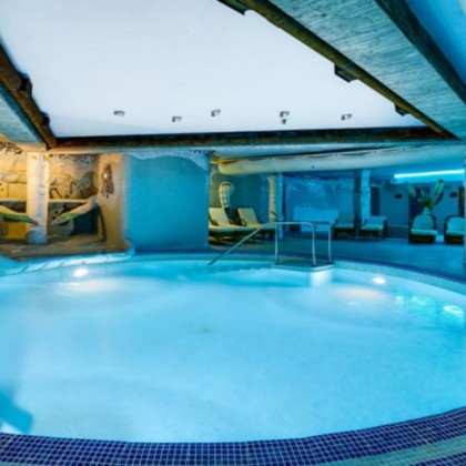 Regalo de Pack Familia: Circuito Spa 90 min. | 2 adultos + 1 niño de hasta 11 años en Spa Daniya Dénia