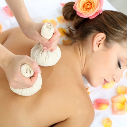 Regalo de Masaje de Pindas Herbales | 60 min en Spa Islantilla