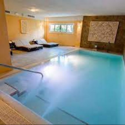 Regalo de Piscina de tratamientos + Servicio de Té PAREJA en Spa El Cortijo